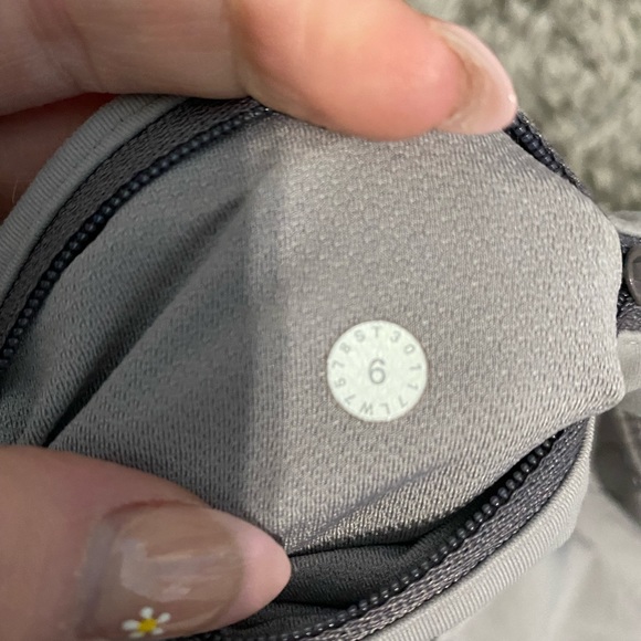 LULULEMON SHORTS - Picture 5 of 8